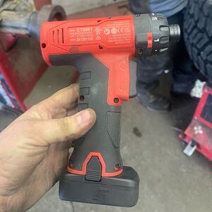 Snap on drill 1/4inch hex used a few times comes with 2 batteries and charger